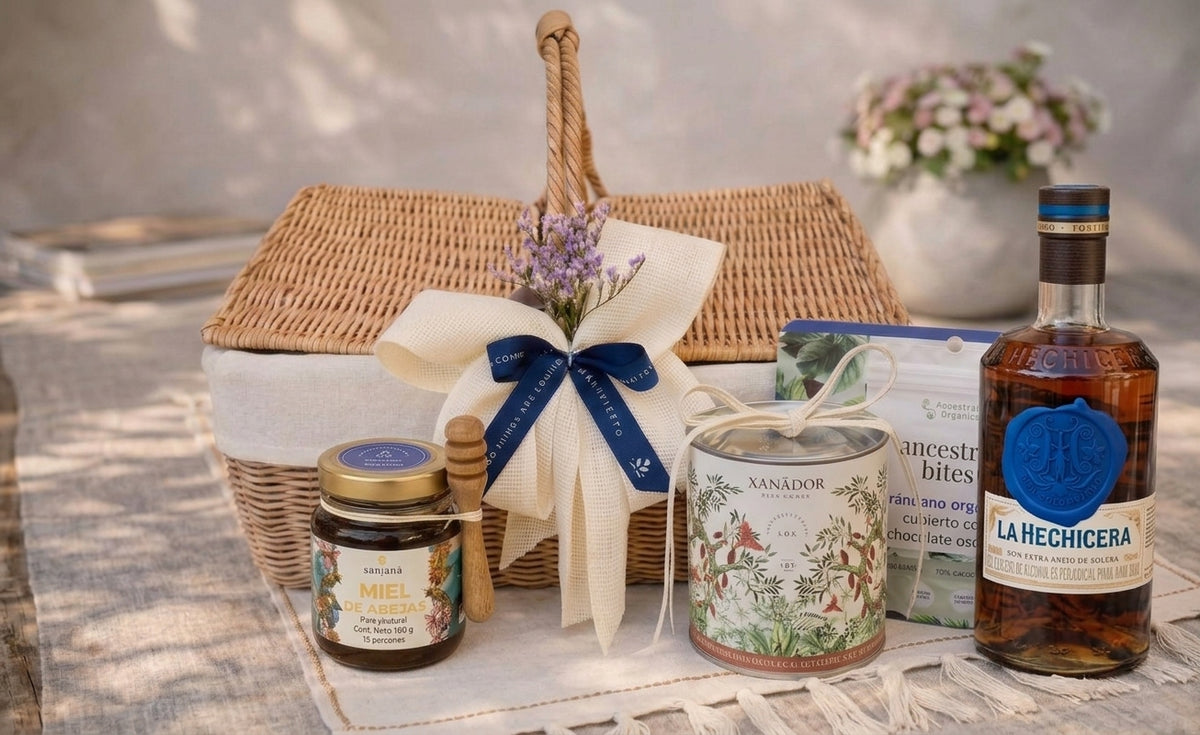 Canasta de picnic con productos que apoyan emprendimientos terremoto