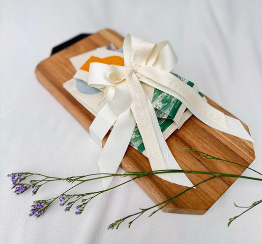 Tabla de Acacia para Pasantes con Cajita de 3 Bolsitas de Té