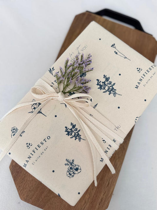 Tabla de Madera en Acacia con Libro