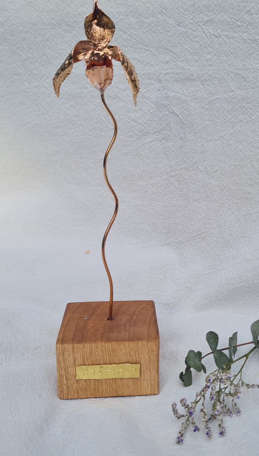 Orquídea Gratitud en bronce hecha a mano