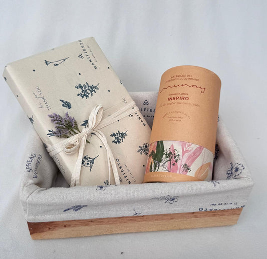 Libro y tubo de té