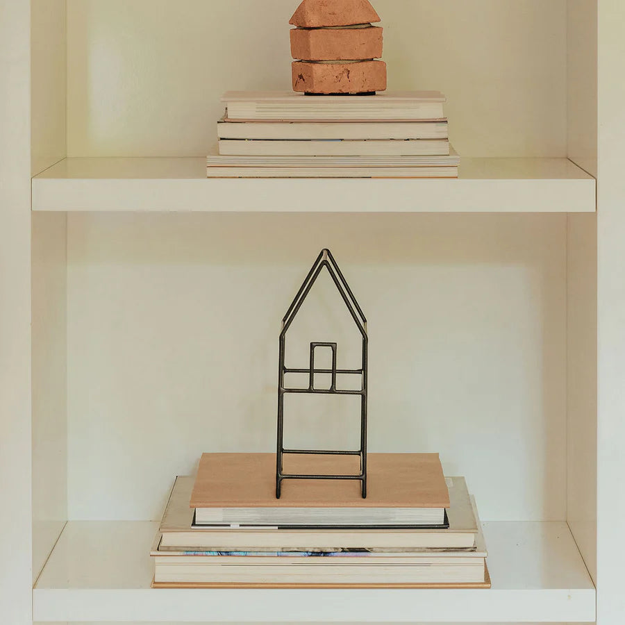 Escultura casa alambre