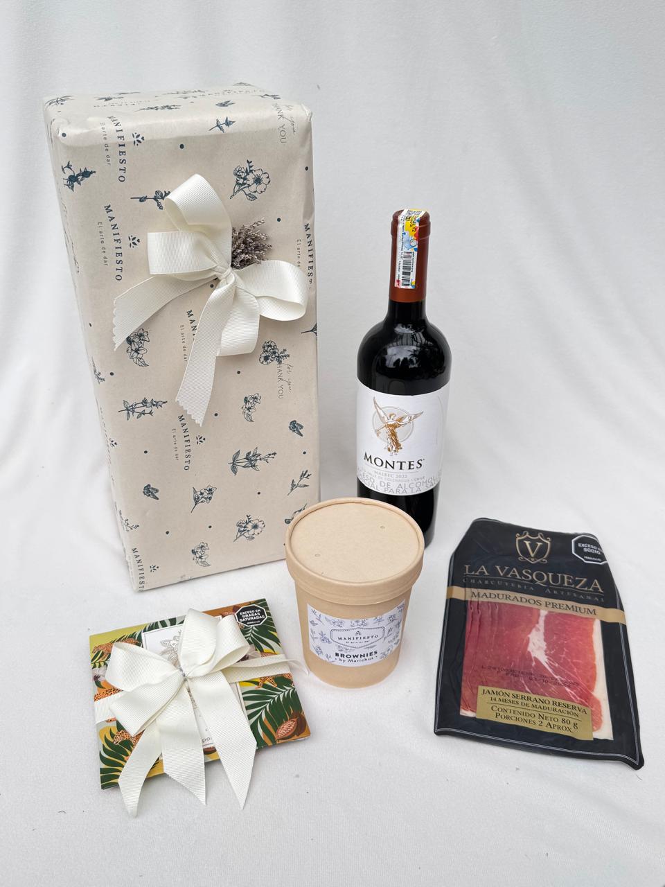 caja de vino, brownies, chocolate y jamon