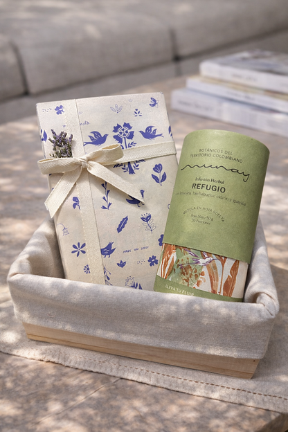 Libro y tubo de té