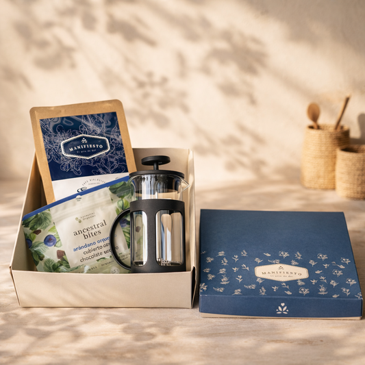 Café, chocoarándanos  y prensa tradicional