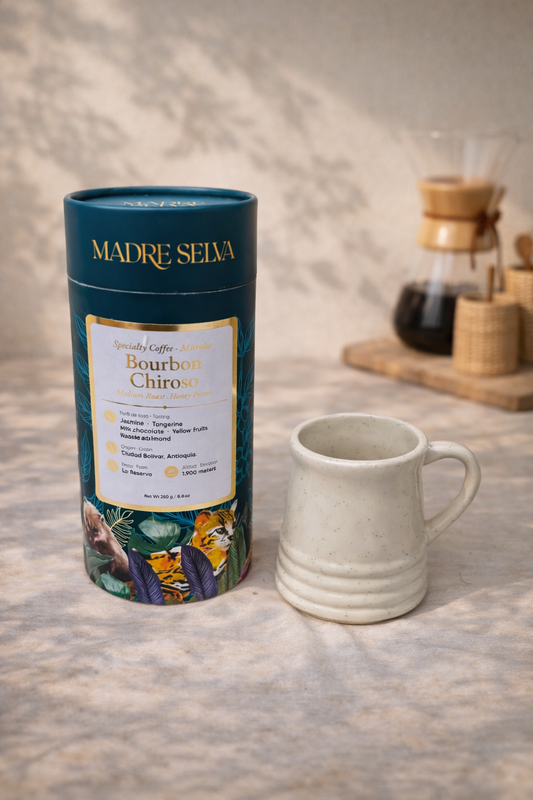 Tubo de café molido premium con mug artesanal