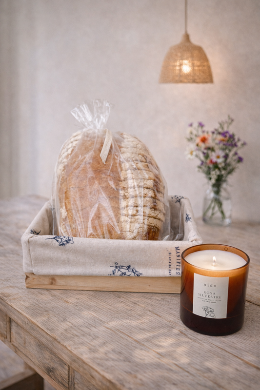 Amistad- Guacal con pan artesanal y velas