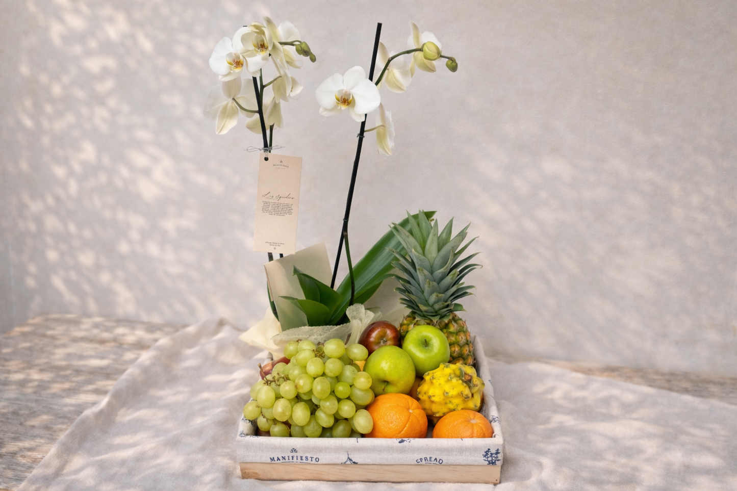 Frutas con orquídeas