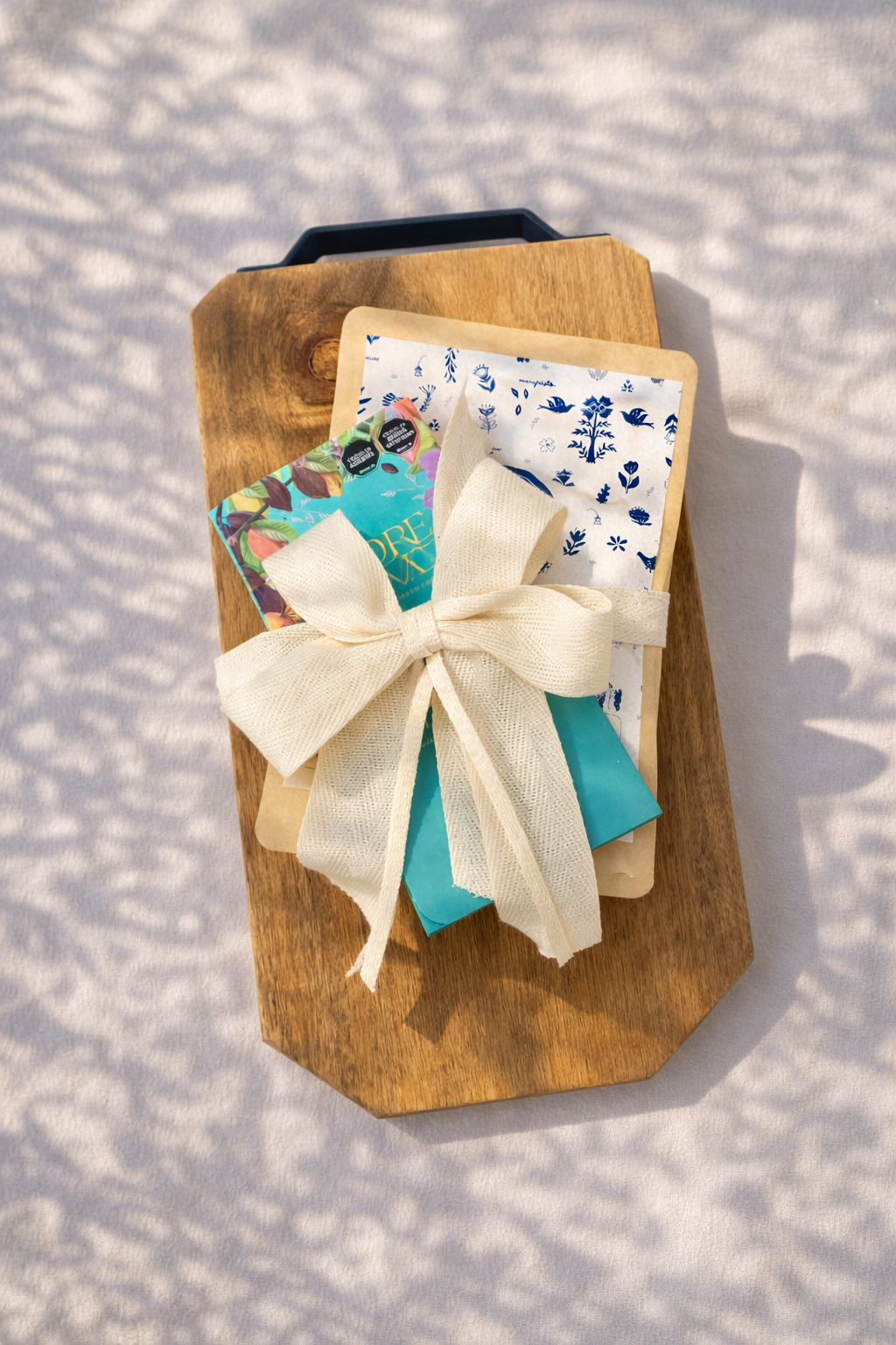 Tabla de Acacia con Café biológico y Chocolate Artesanal