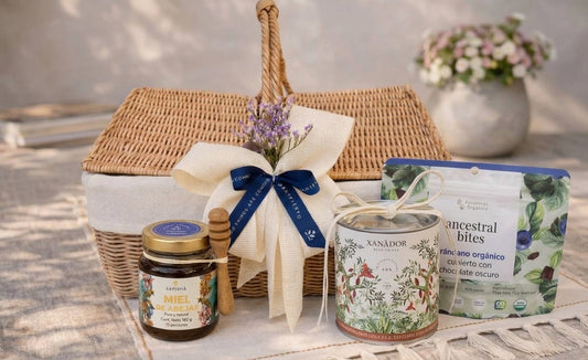 Canasta de picnic con productos que apoyan emprendimientos terremoto