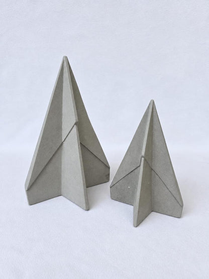Avioncito  de origami en concreto