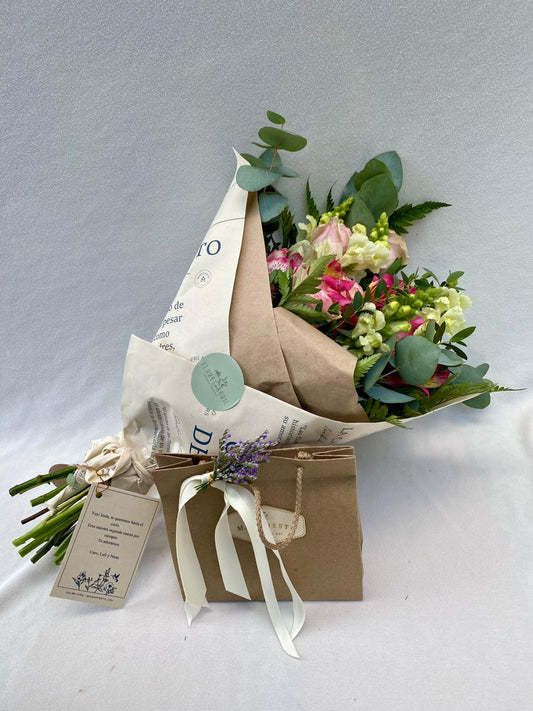 Bouquet de flores de tempoarada + Complementos
