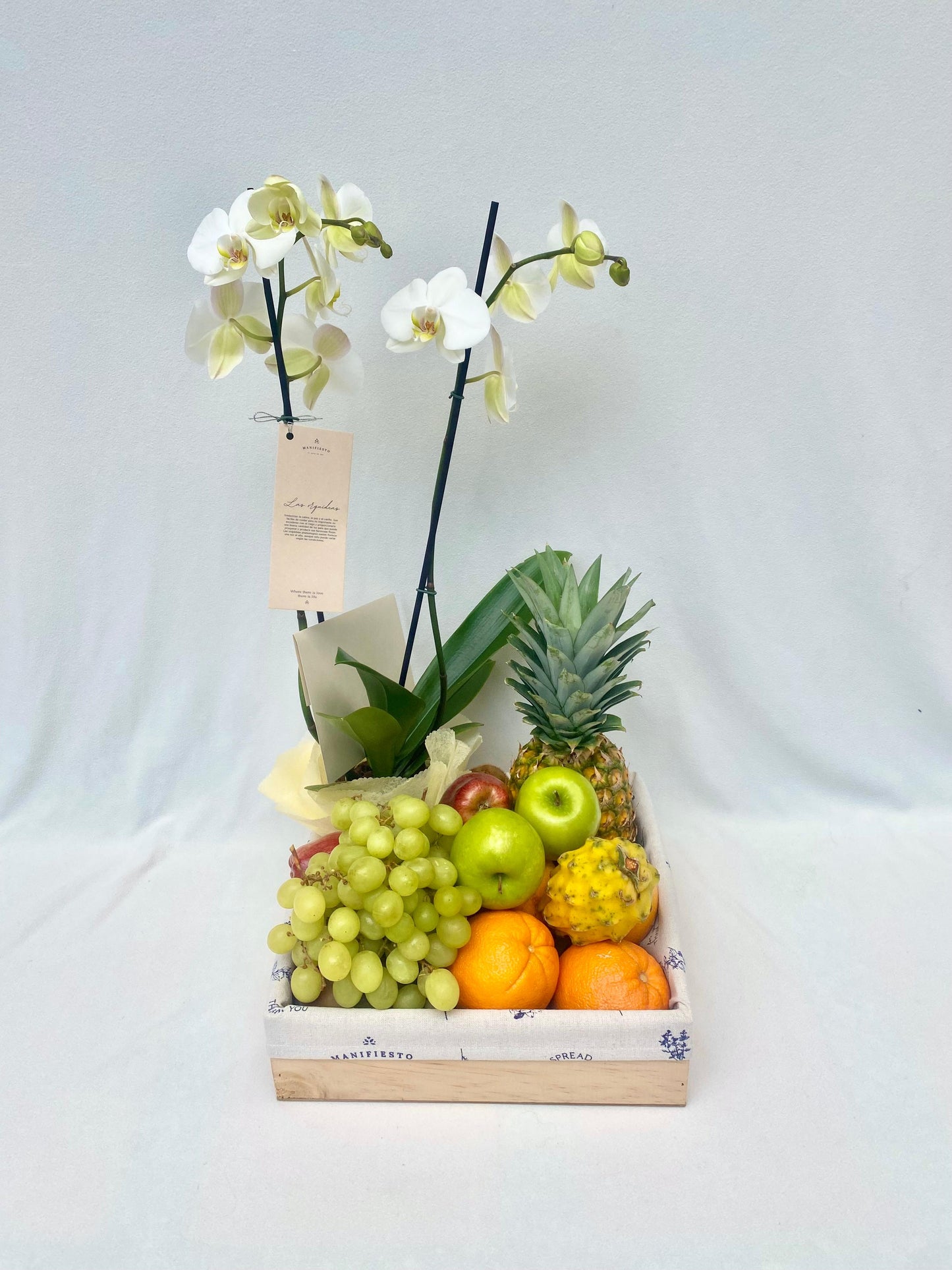 Frutas con orquídeas