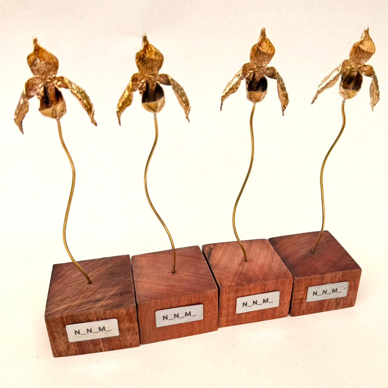 Orquídea en bronce con placa personalizada