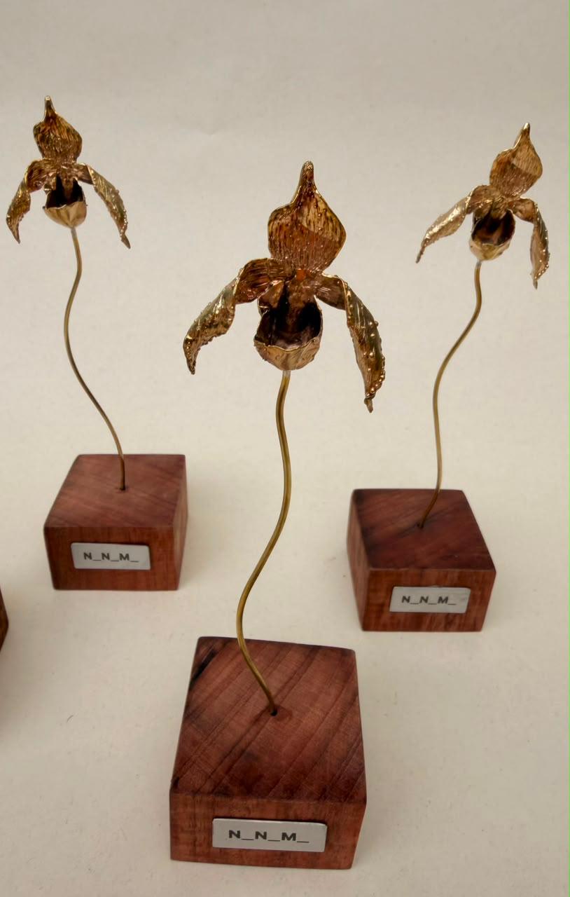 Orquídea en bronce con placa personalizada
