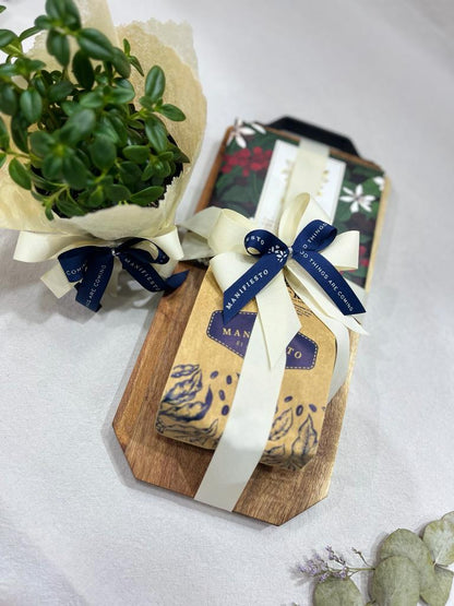 Tabla de Acacia con Café biológico y Chocolate Artesanal
